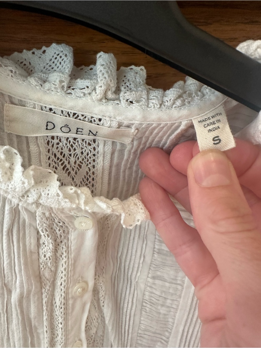 Doen Lace-Trim Button Front Top - Picture 3 of 6